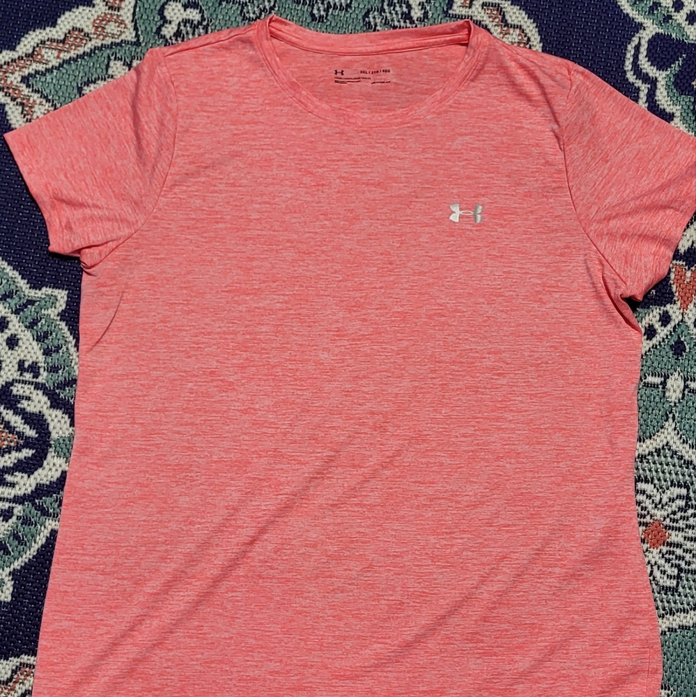 Women's Undrr Armor Dri fit Loor fit T shirt